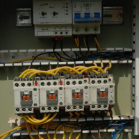 خدمات برق صنعتی و ساختمانی در آبادان