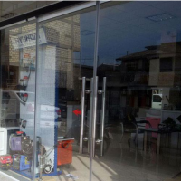 نصب و تعمیرات درب ریلی و  شیشه سکوریت در کرج