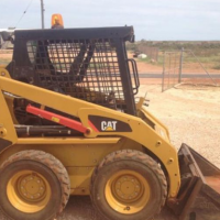 یک تراکتور بیل دار جهت بارگیری در دزفول