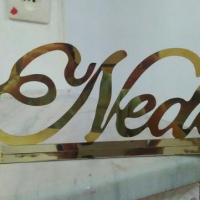 طراحی و تولید استند اسم و پلاک گردنبند و دستبنددر اراک