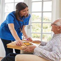 هزینه پرستار سالمند در منزل چقدر است؟