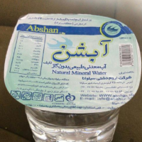 اب معدنی نیم لیتری و لیوانی