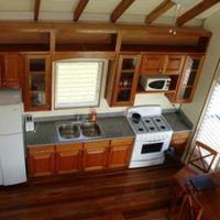 اولین سازنده کلبه جنگلی چوبی