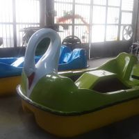 قایق قو در مدل های متنوع