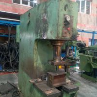 فروش انواع دستگاه های پرس وارداتی ضربه ای ، هیدرولیک، دروازه ای