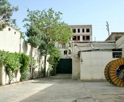 اجاره سالن ۴۲۰متر دارای اداری و محوطه در کرج1