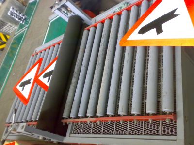 فروش شرکت و دستگاه های تولید علائم راهنمایی و رانندگی0