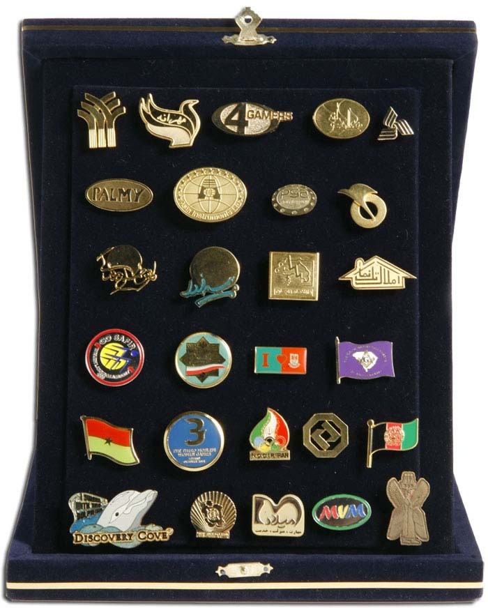 تولید بج سینه،اتیکت سینه و نشان سینه 88301683-0210