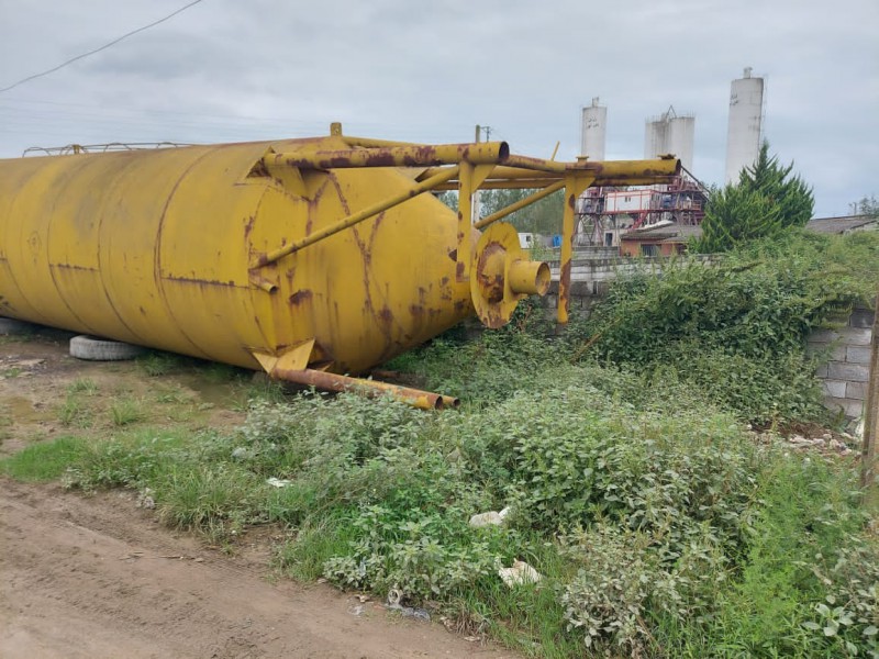 خریدار دو عدد سیلو برای پروژه2