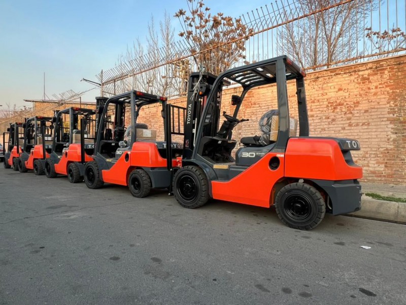 لیفتراک ۳ تن برند تویوتا سری ۸ اف مدل ۲۰۲۲ صفر0