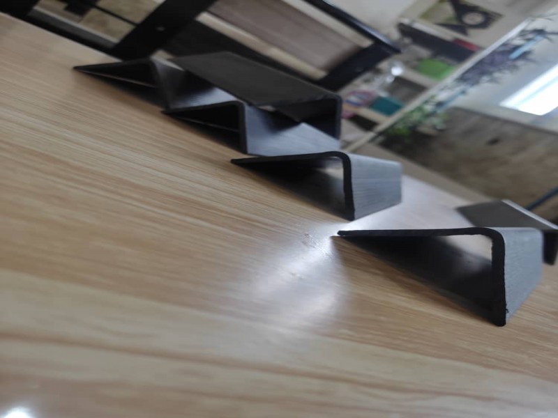 نبشی پلاستیکی محافظ لبه0