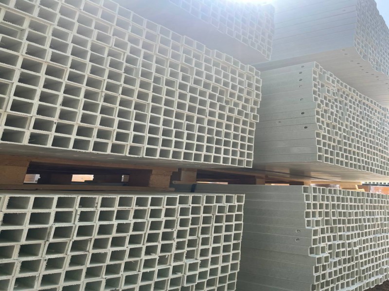 پایه‌های راهنمایی و رانندگی کامپوزیت (پالتروژنی)1