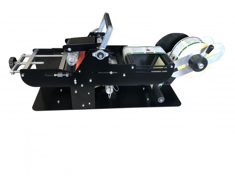 لیبل چسبان نیمه اتومات مخصوص ظروف گرد محصول سپندافزار0