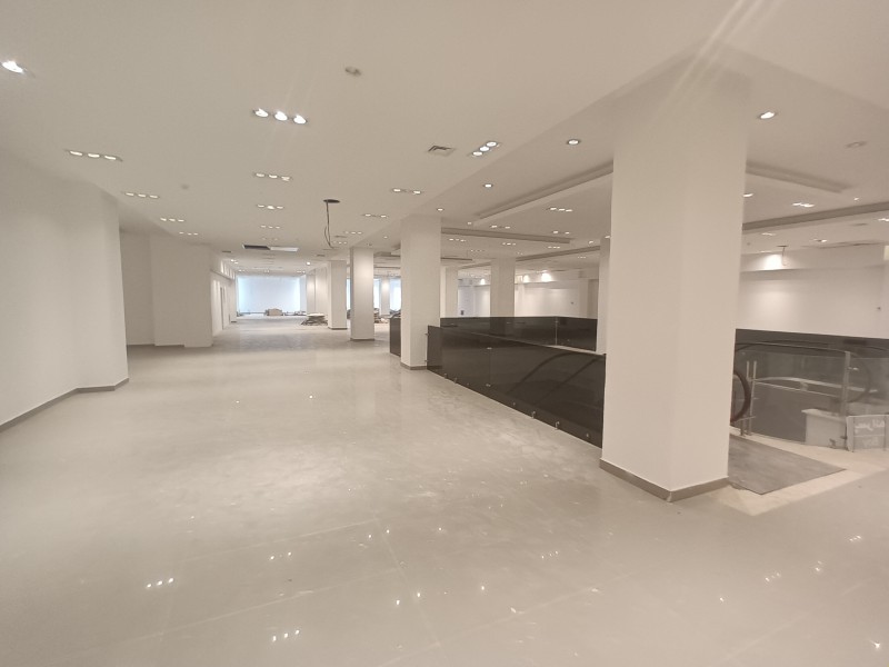 اجاره ی 5000متر مجتمع تجاری بر اصلی خیابان  چالوس به سمت نمک آبرود3