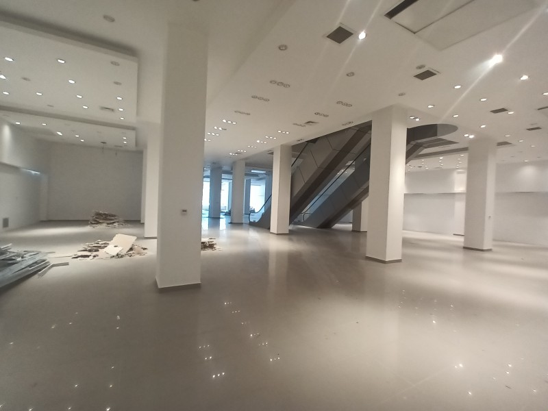 اجاره ی 5000متر مجتمع تجاری بر اصلی خیابان  چالوس به سمت نمک آبرود2