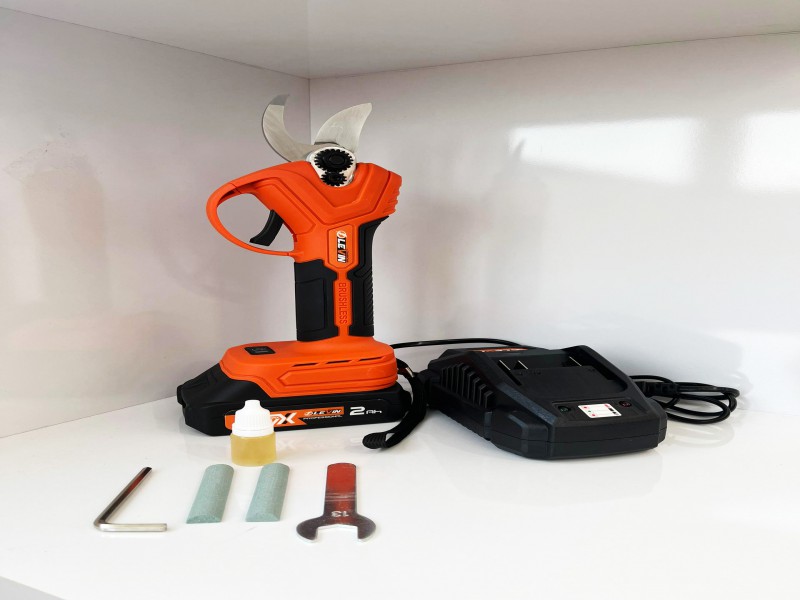 قیچی شارژی لوین LC1118 — برش تا 25 میلی‌متر3