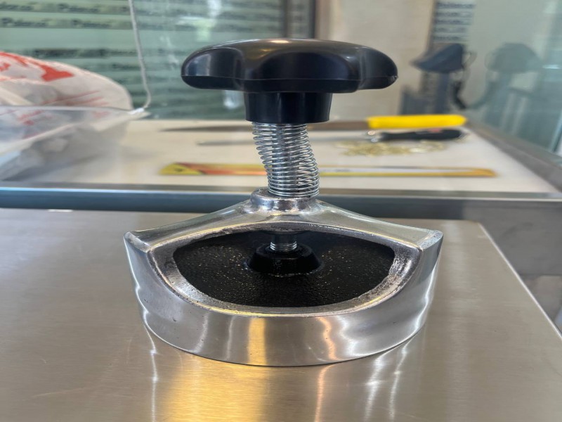 دستگاههای فروشگاه و کارگاه قطعه بندی مرغ4