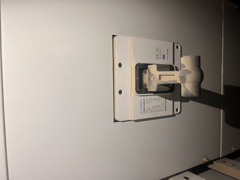 تابلو برق صنعتی هیوندای کره ای1