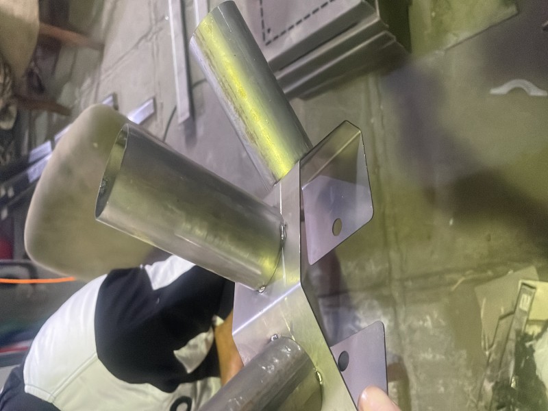 کلیه خدمات برش ورق خمکاری و جوش لیزر4