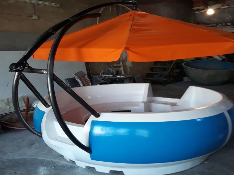 قایق موتوری گرد دوناتی هشت نفره1