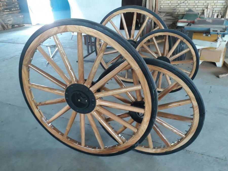 طراح و تولید کننده انواع ارابه ، درشکه ، کالسکه اسبی و کاروان1