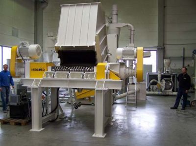 تهیه خط  کاملا اتوماتیک تولید بطری پت12