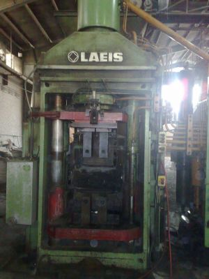 دمونتاژ دستگاه پرس پخت میکانیکی در اصفهان1