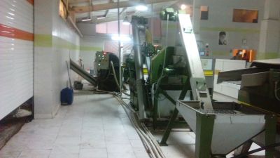 فروش کارخانه  فعال بسته بندی  روغن زیتون در زنجان1