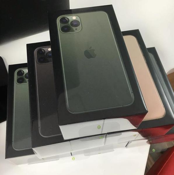 For Sale Brand New Apple iPhone 11 Pro Max  512GB0