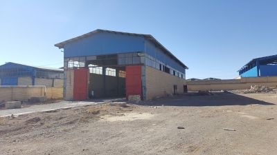 فروش کارخانه در شهرک صنعتی تیران -سوله500 متری با دو جرثقیل سقفی با زمین 3960 متری در تیران 1