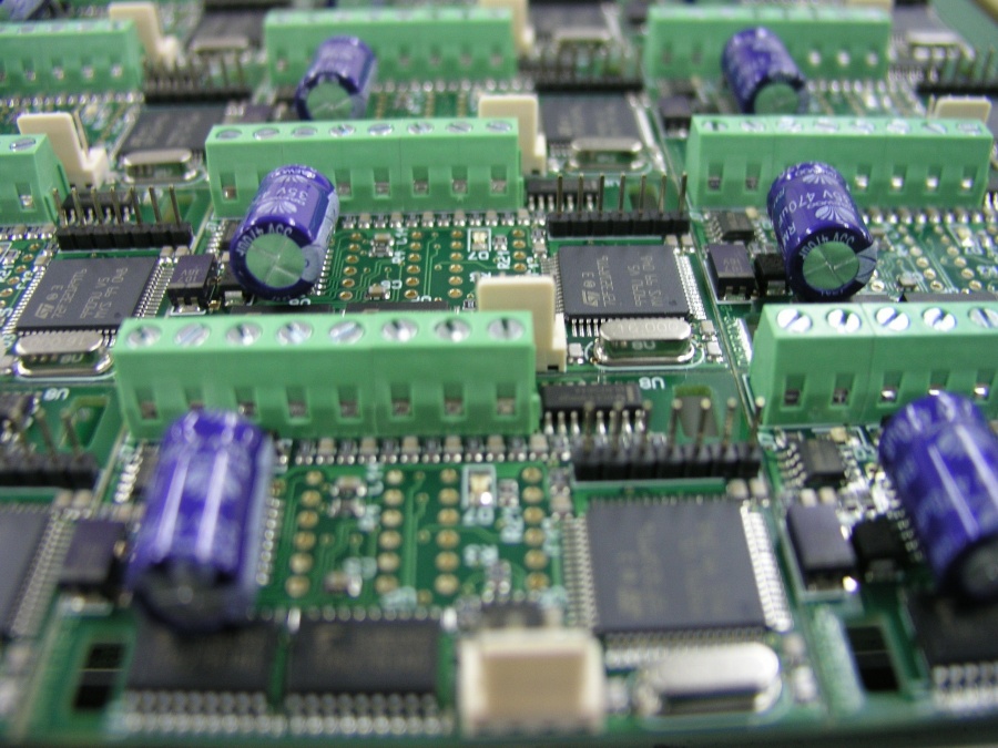 طراحی و مونتاژ برد های الکترونیک0