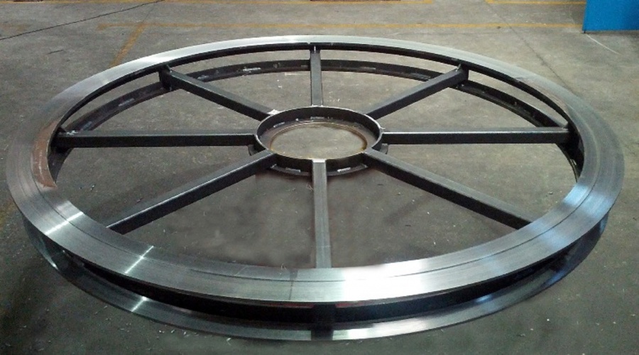 خدمات تراشکاری قطعات سنگین و فوق سنگین تا قطر 6000 میلیمتر و طول 16000 میلیمتر4