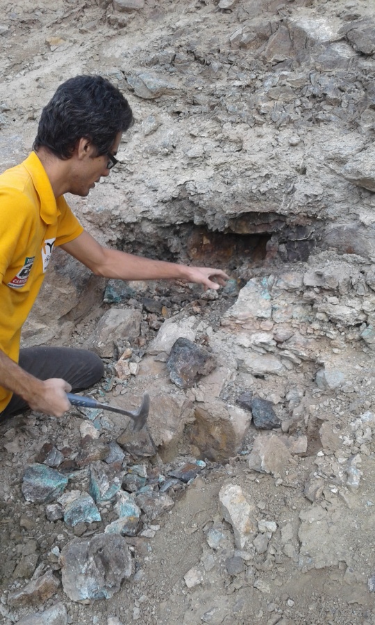 کلوخه مس اکسیدی و سولفوری0