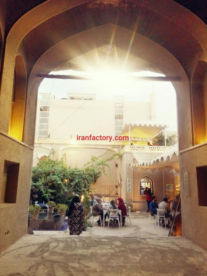 مشاور و طراح دکور و تزئینات کافه رستوران سنتی0