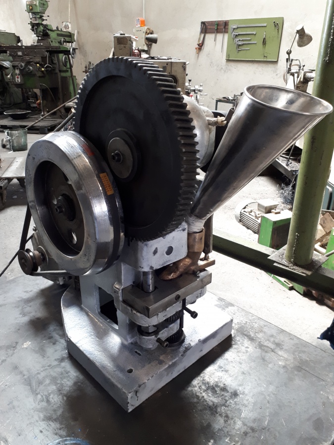 دستگاه پرس قرص0