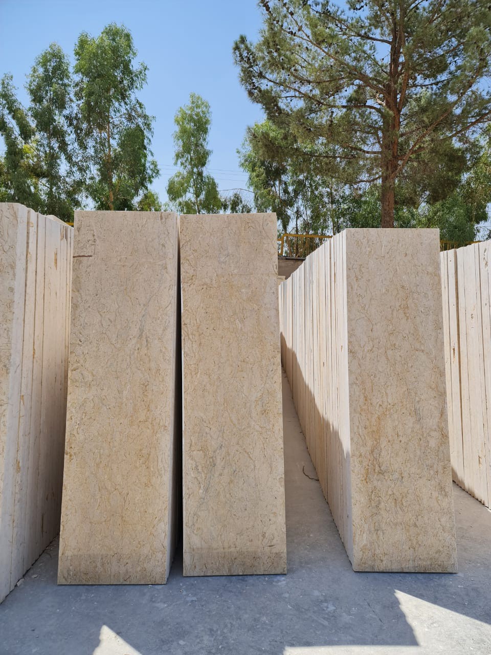 سنگ آباده امواج