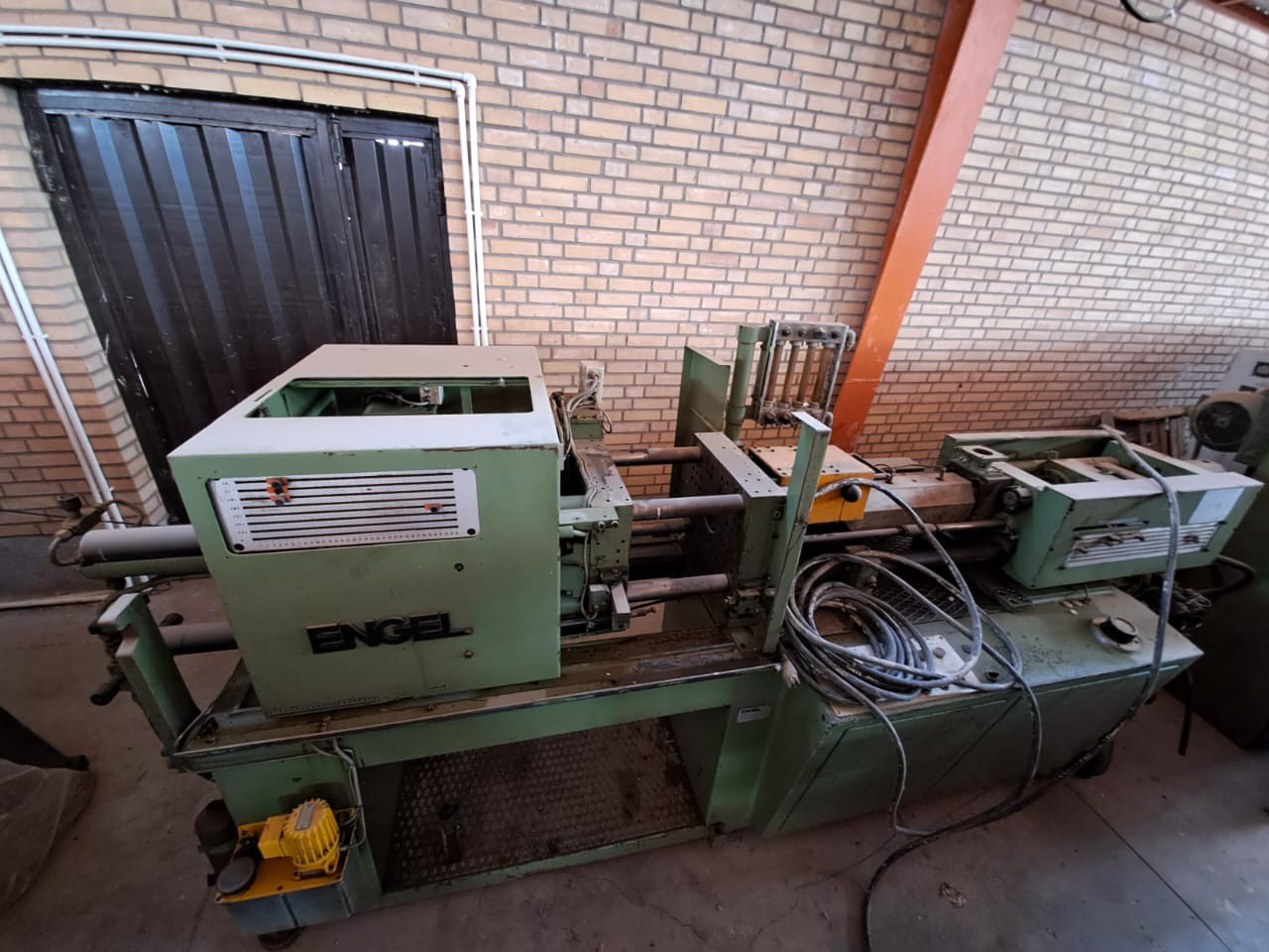 فروش دستگاه تزریق پلاستیک 40 تن انگل