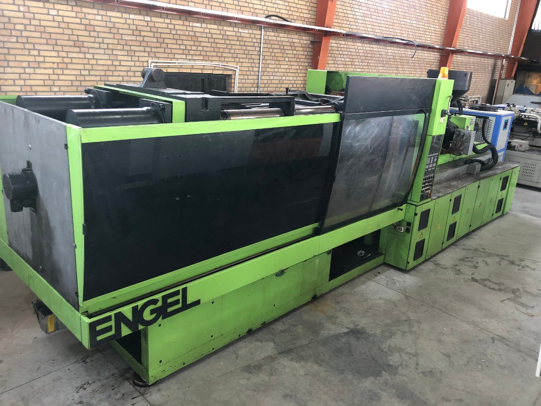 ماشین آلات صنعتی (دستگاه تزریق پلاستیک و فرز و ...