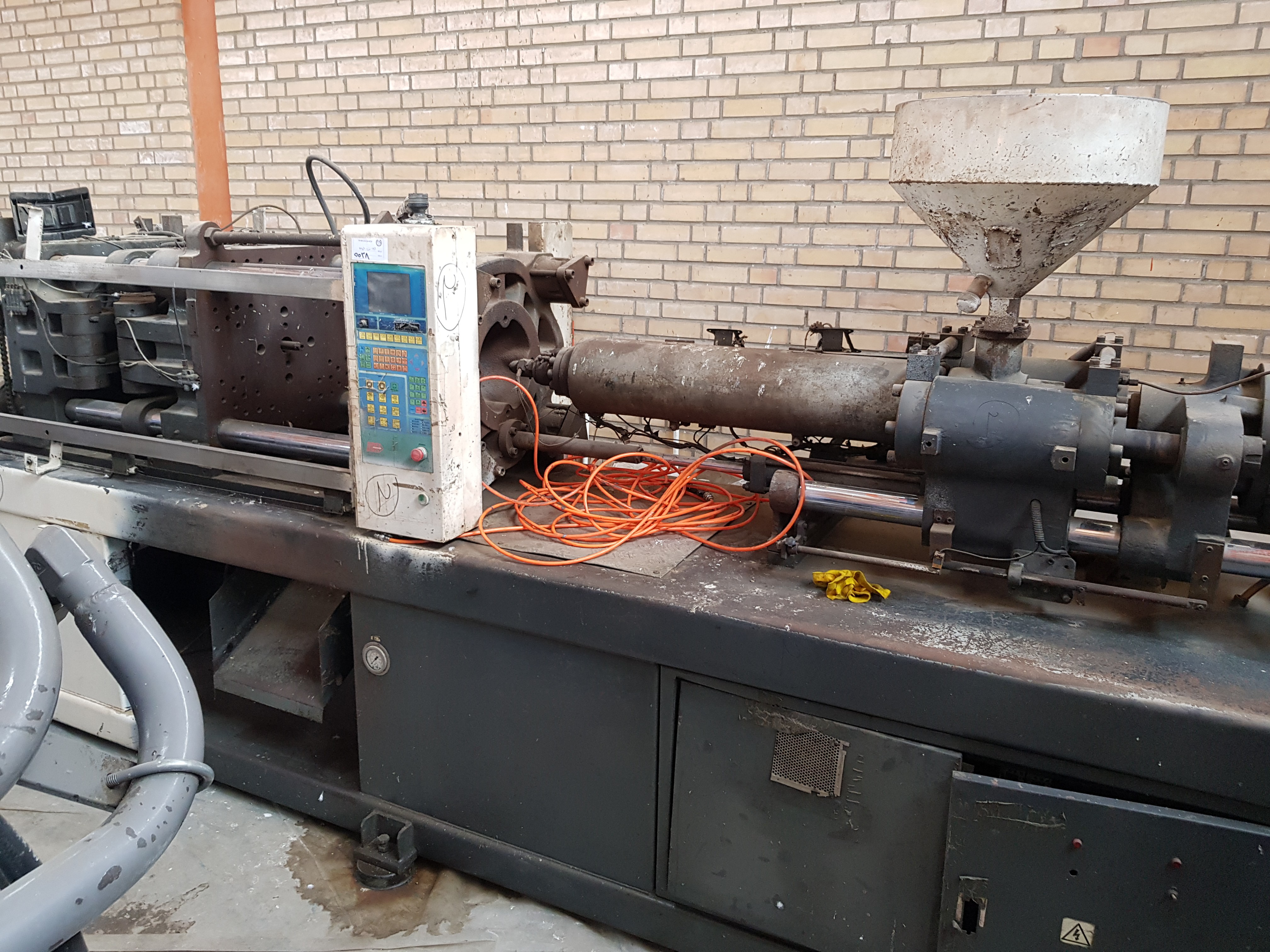 تزریق پلاستیک 128 تن چنده