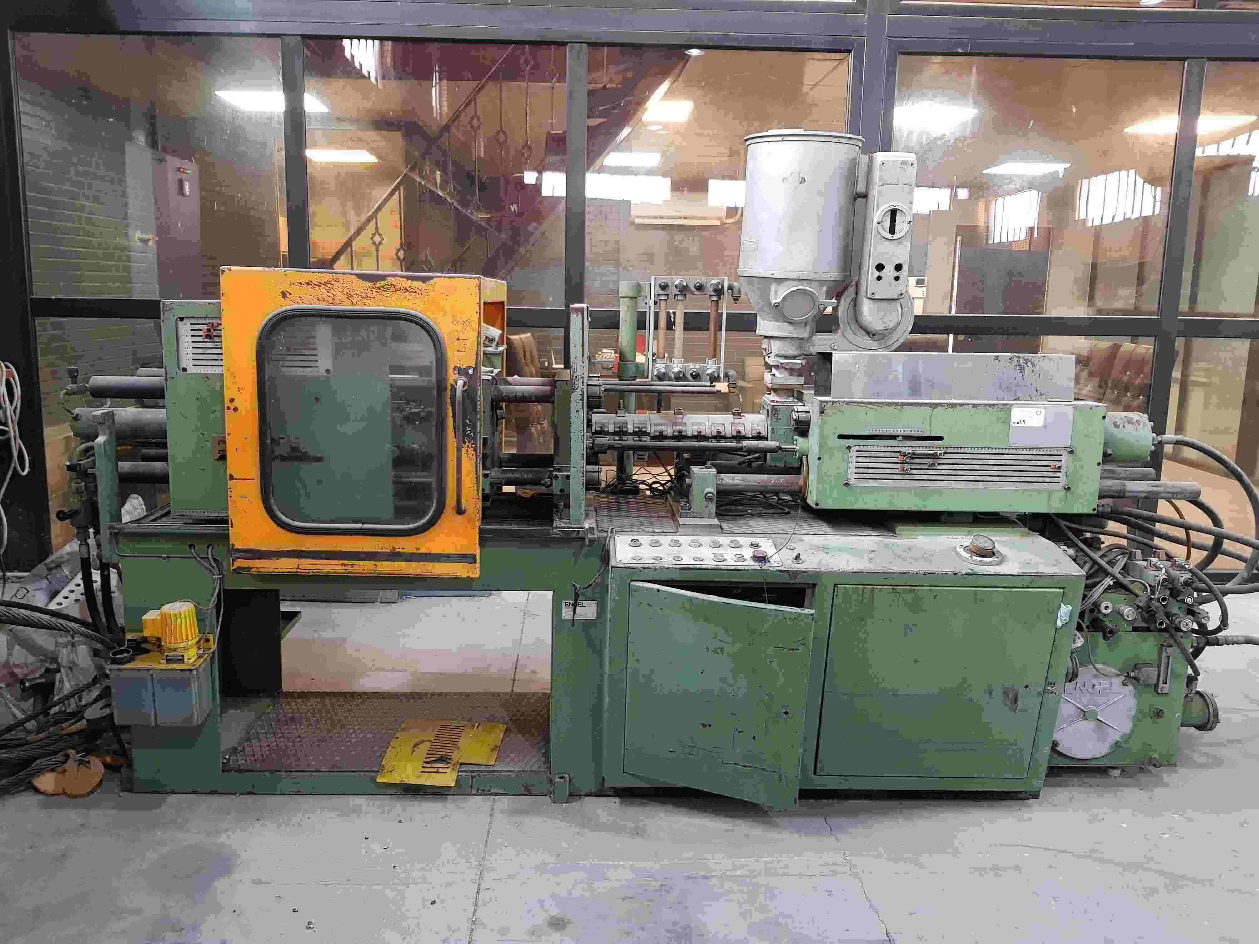 تزریق پلاستیک 40 تن انگل