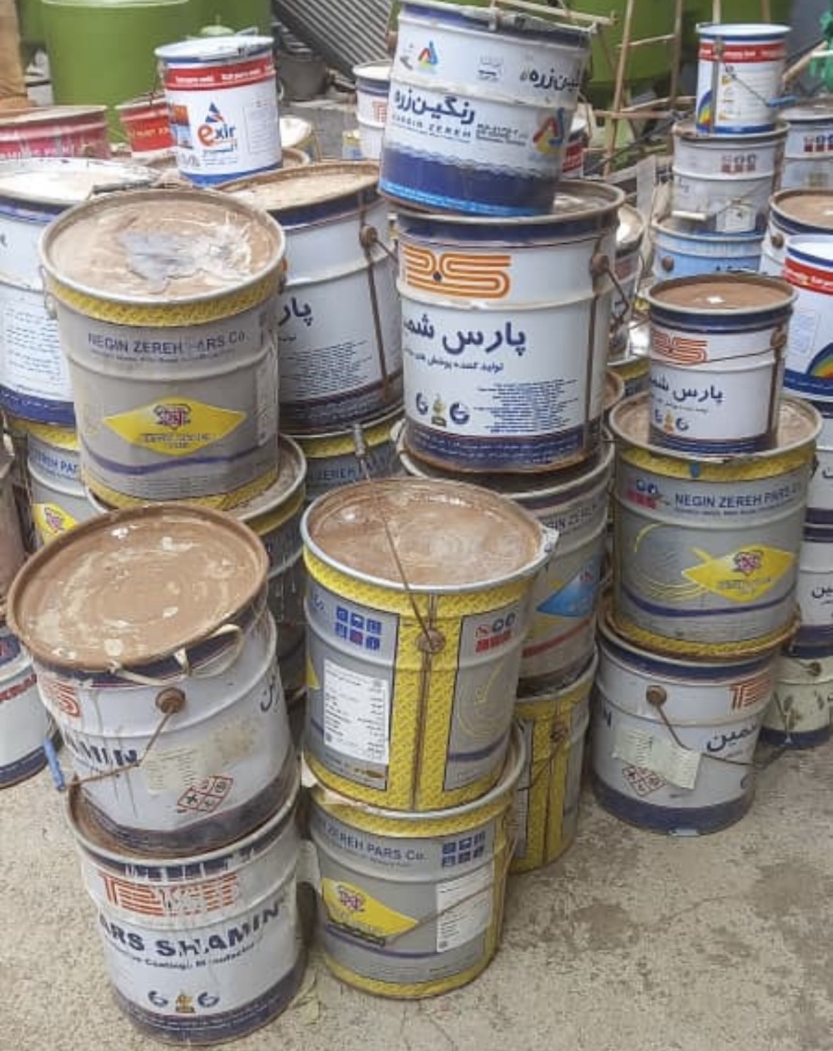 خریدار رنگ تاریخ گذشته و ضایعاتی