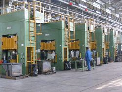 ساخت پرس هیدرولیک از ۲۰۰ تن تا ۲۰۰۰ تن طبق استانداردهای جهانی