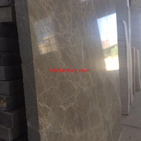 معدن سنگ مرمریت نسکافه ای با رگه طلایی مشابه محکام یا امپرادو لایت اسپانیا