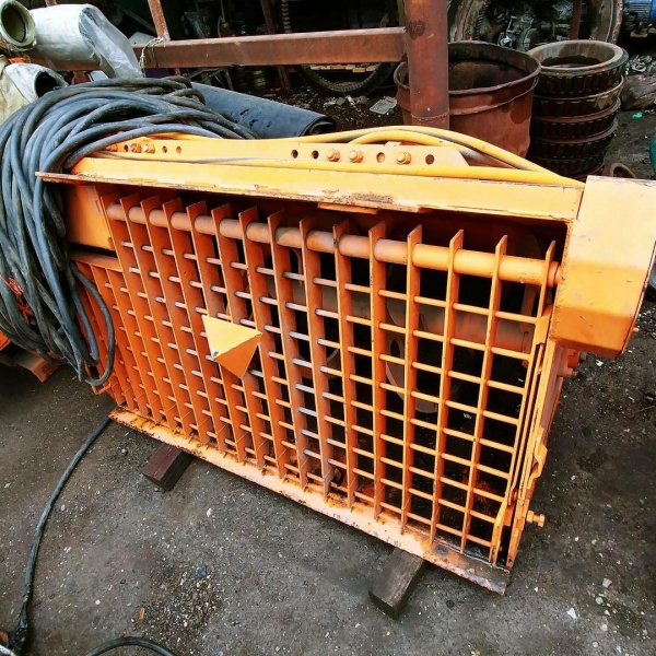 فروش باکت میکسر بتن با تخلیه عمودی و افقی دست دوم