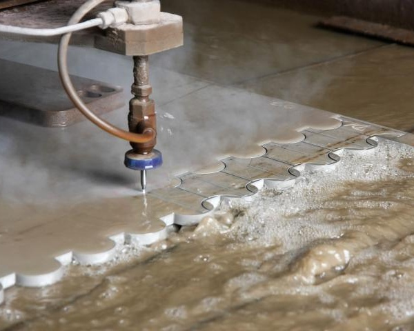 دستگاه برش با فشار آب