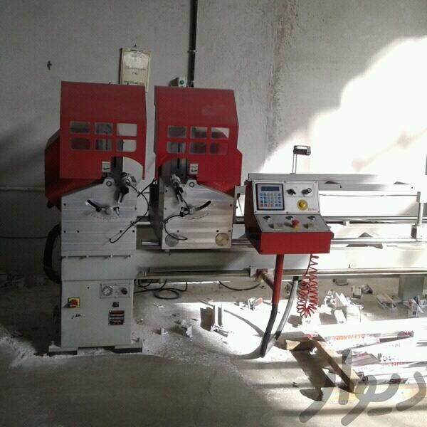 فروش ماشین آلات درب و پنجره دوجداره کم کارکرد در سنندج