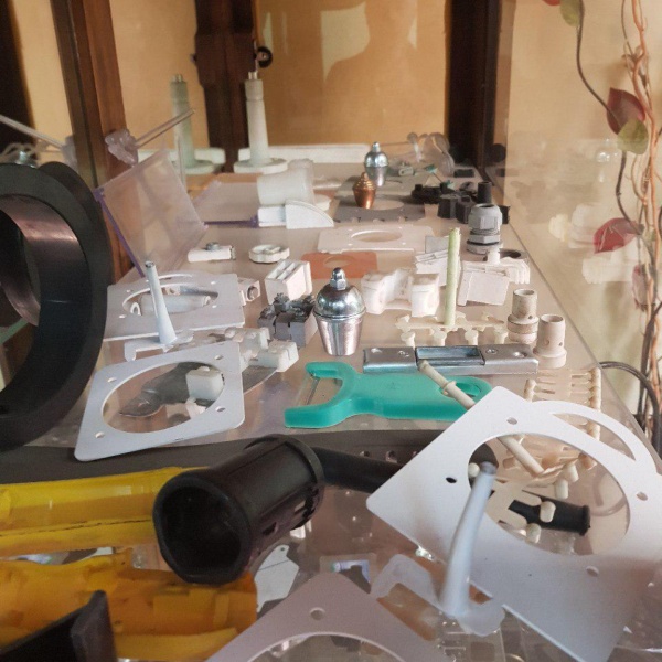 فروش و طراحی قطعات پلاستیکی