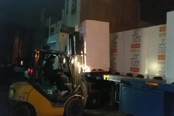 خدمات لیفتراک - تخلیه پالت های سرامیک - تریلی - جرثقیل خالد