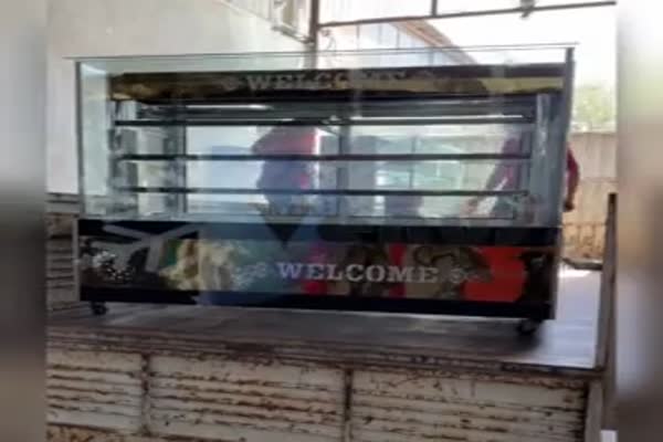 یخچال قنادی